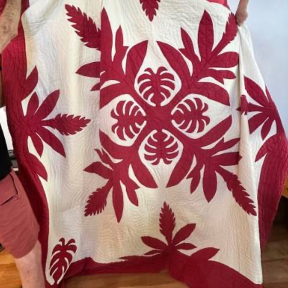 Hawaiian quilt bedspread